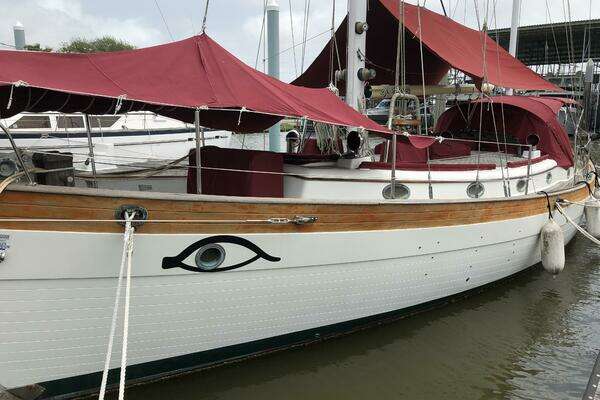 Photo of the 1984 Hans Christian 43 Traditional "Irreversible"