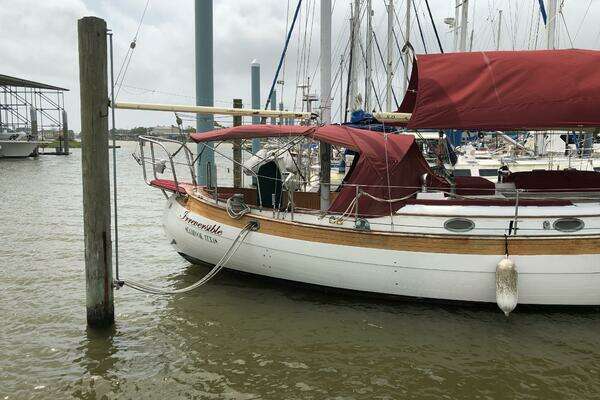 Photo of the 1984 Hans Christian 43 Traditional "Irreversible"
