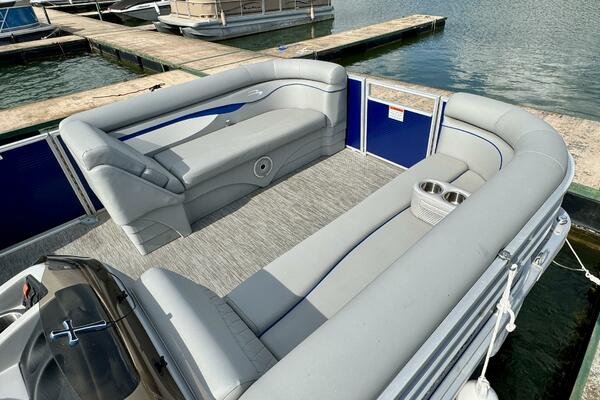 23ft Bennington Yacht For Sale