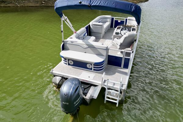 23ft Bennington Yacht For Sale