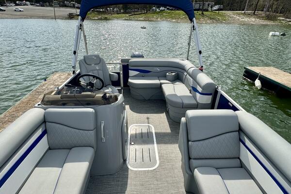 23ft Bennington Yacht For Sale