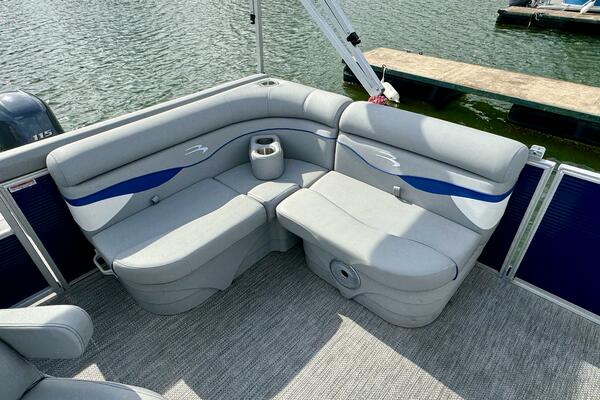 23ft Bennington Yacht For Sale