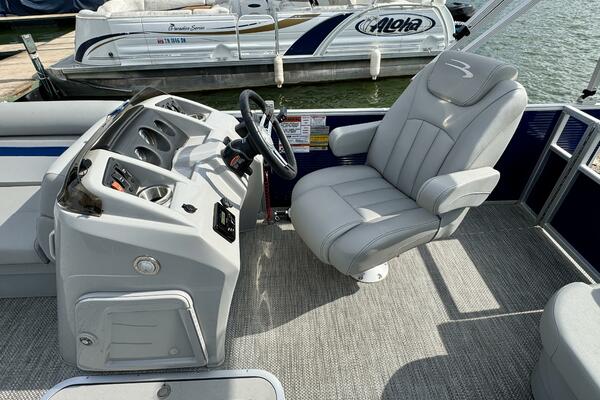 23ft Bennington Yacht For Sale