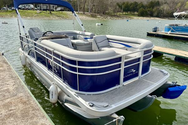 23ft Bennington Yacht For Sale
