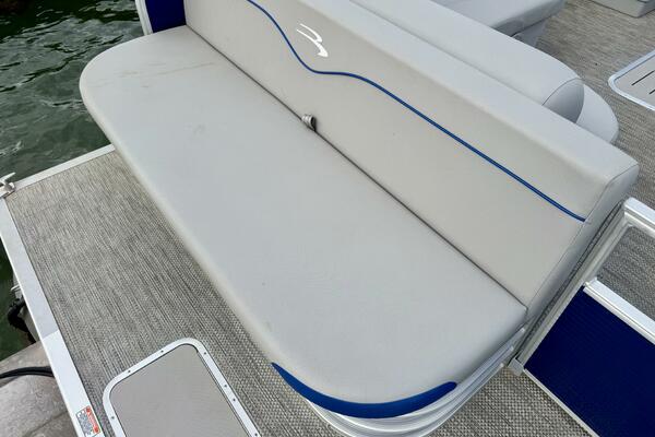 23ft Bennington Yacht For Sale