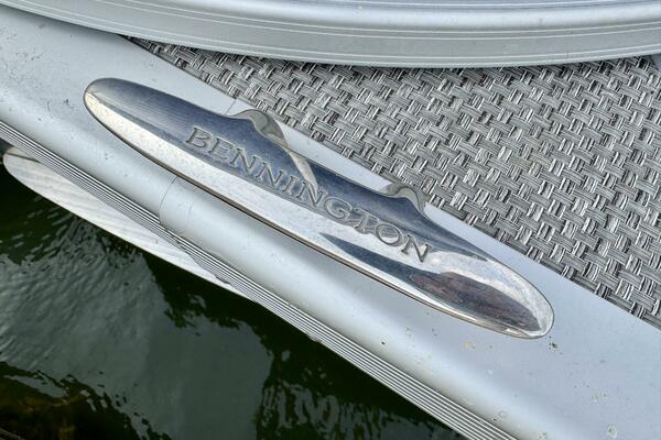 23ft Bennington Yacht For Sale