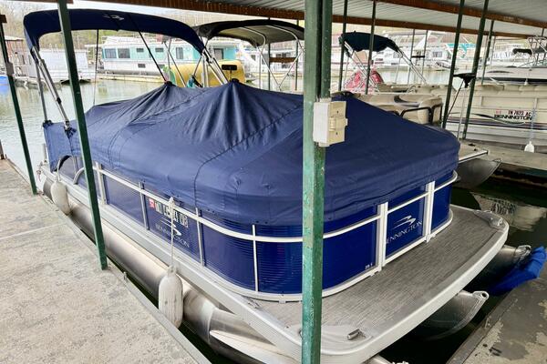 23ft Bennington Yacht For Sale