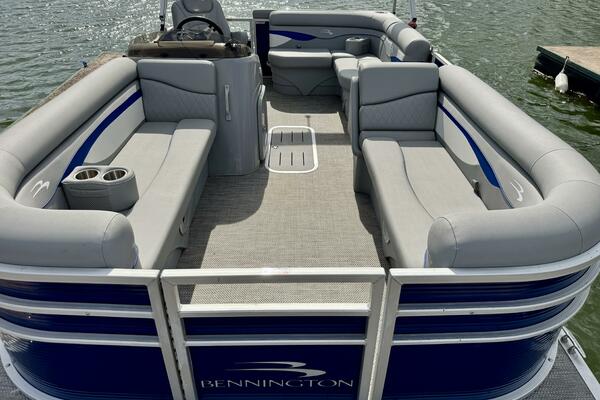 23ft Bennington Yacht For Sale