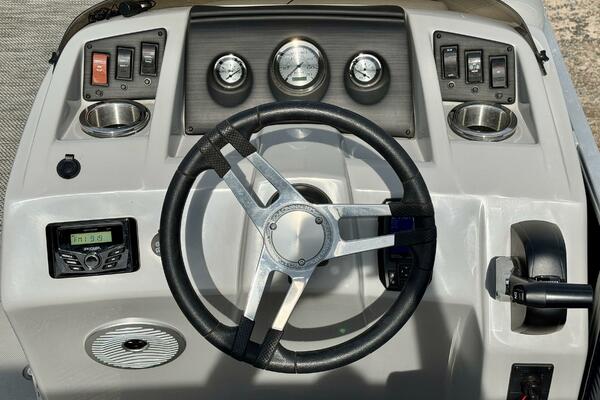 23ft Bennington Yacht For Sale