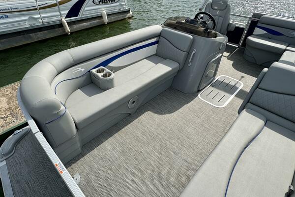 23ft Bennington Yacht For Sale