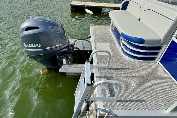 23ft Bennington Yacht For Sale