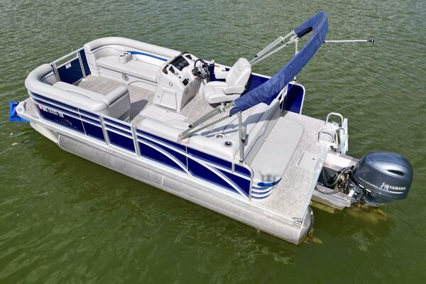 23ft Bennington Yacht For Sale