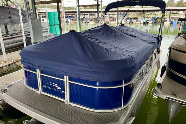 23ft Bennington Yacht For Sale