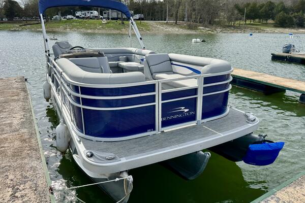 23ft Bennington Yacht For Sale