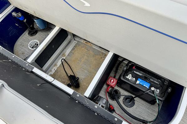 23ft Bennington Yacht For Sale