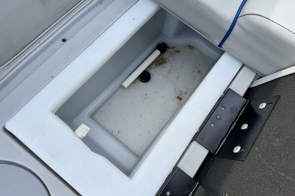 23ft Bennington Yacht For Sale