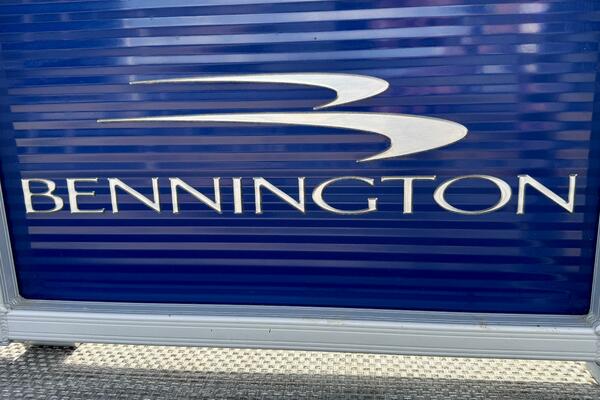 23ft Bennington Yacht For Sale