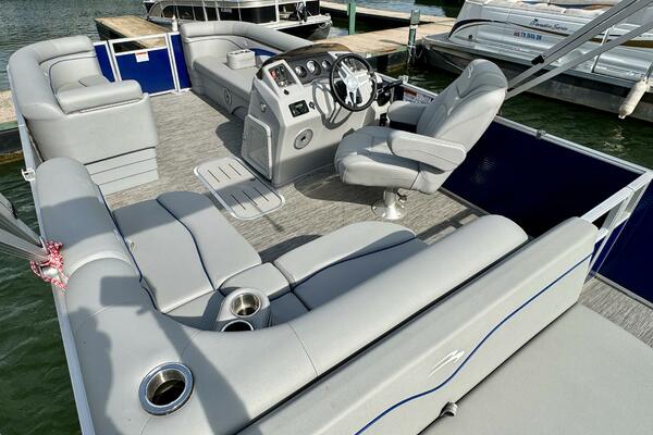 23ft Bennington Yacht For Sale