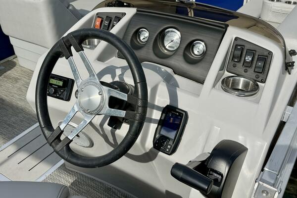 23ft Bennington Yacht For Sale