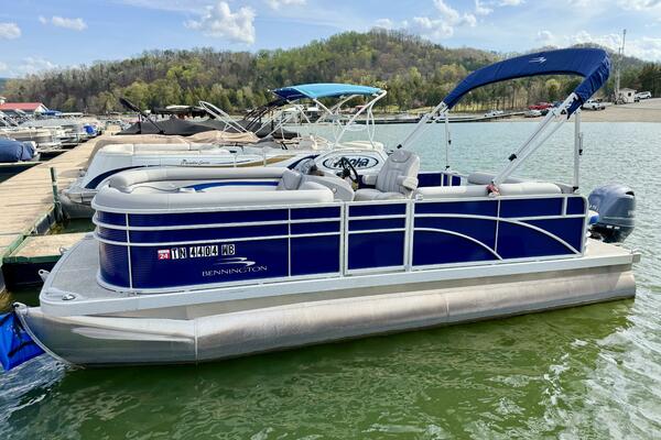 23ft Bennington Yacht For Sale