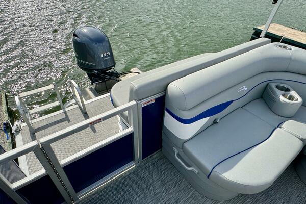 23ft Bennington Yacht For Sale