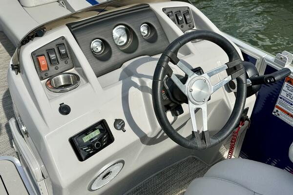 23ft Bennington Yacht For Sale