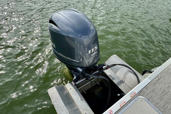 23ft Bennington Yacht For Sale