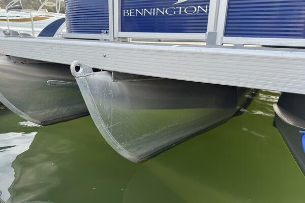 23ft Bennington Yacht For Sale