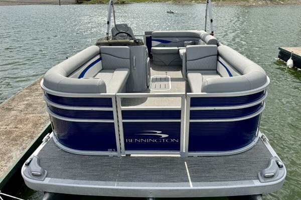 23ft Bennington Yacht For Sale
