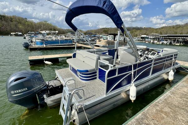 23ft Bennington Yacht For Sale