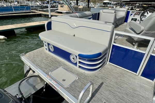 23ft Bennington Yacht For Sale