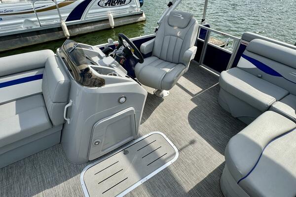 23ft Bennington Yacht For Sale