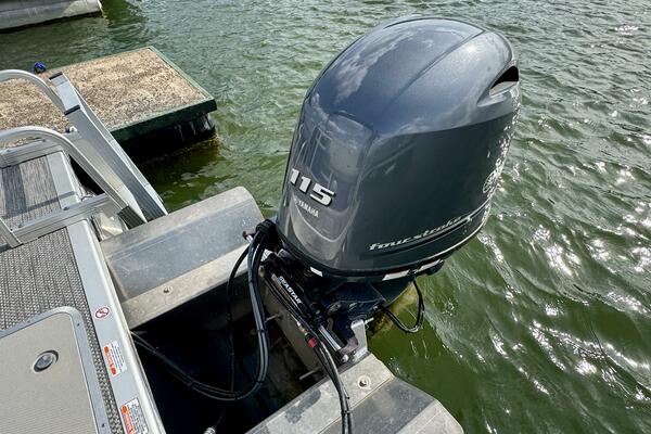 23ft Bennington Yacht For Sale