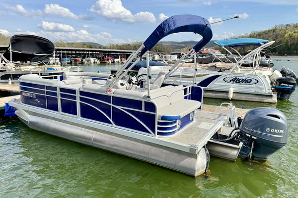 23ft Bennington Yacht For Sale