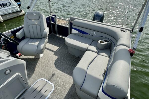 23ft Bennington Yacht For Sale