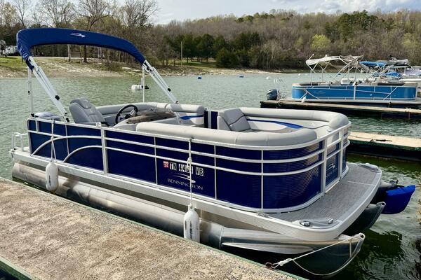 23ft Bennington Yacht For Sale