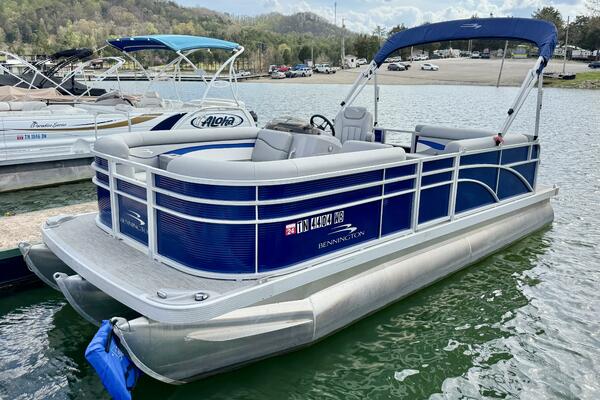 23ft Bennington Yacht For Sale