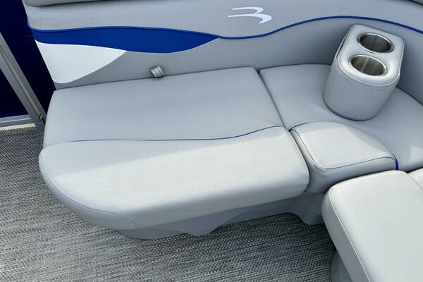 23ft Bennington Yacht For Sale