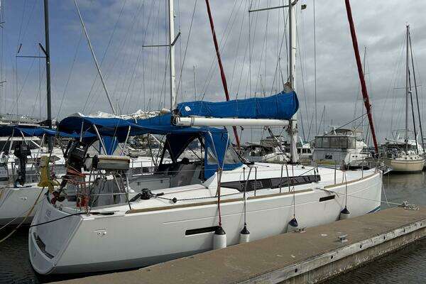 Photo of the 2018 Jeanneau Sun Odyssey 389 "Layover"