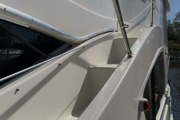 Photo of the 2005 Silverton 35 Motor Yacht "Summers Breeze"