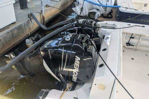 Boston Whaler 315 Conquest Yacht For Sale