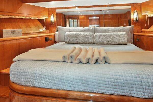 Hargrave Sky Lounge Yacht For Sale