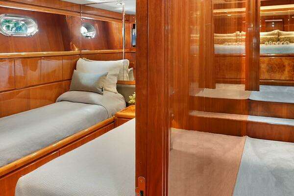 Hargrave Sky Lounge Yacht For Sale
