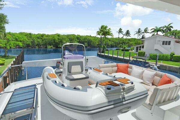 Hargrave Sky Lounge Yacht For Sale