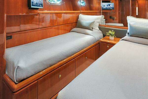 Hargrave Sky Lounge Yacht For Sale