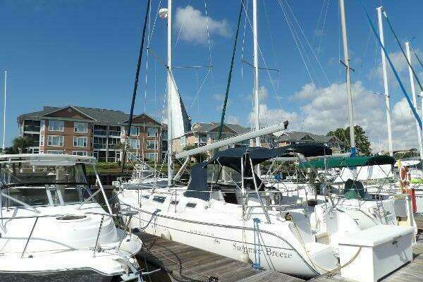 Photo of the 2002 Hunter 356