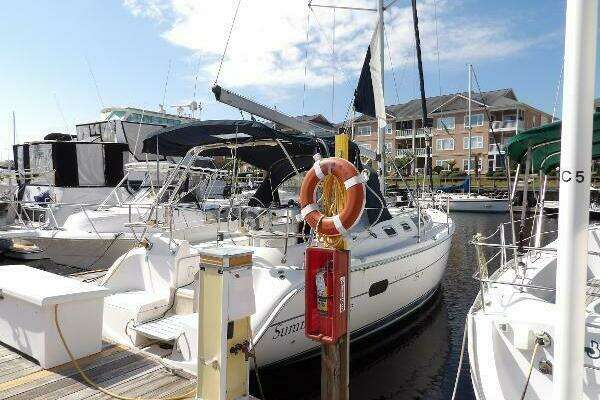 Photo of the 2002 Hunter 356