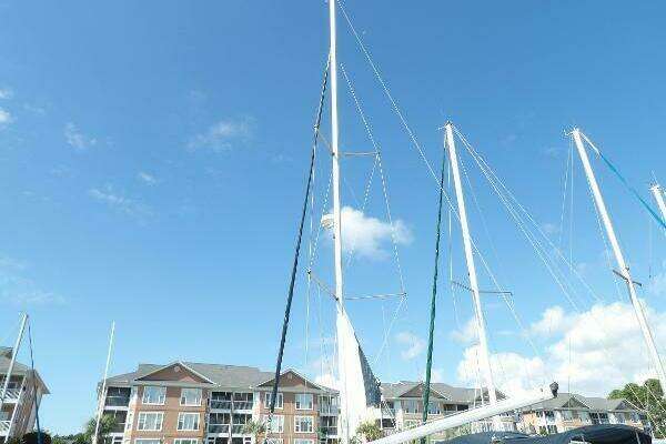 Photo of the 2002 Hunter 356