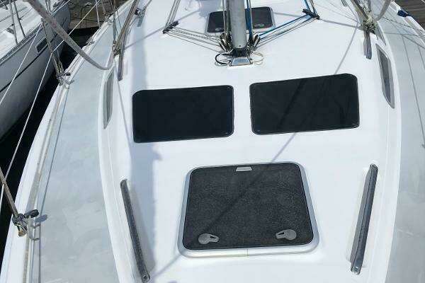 Photo of the 2002 Hunter 356