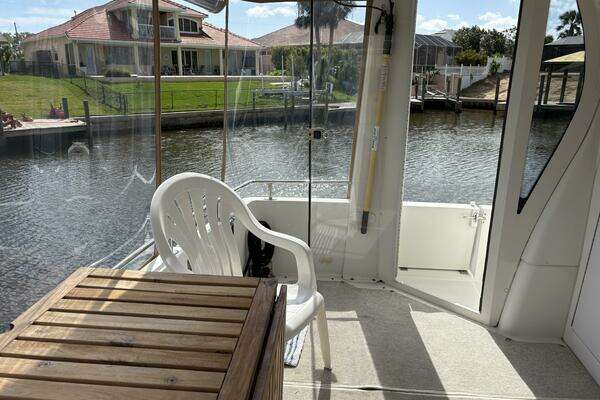 Photo of the 2005 Carver 396 "Quality Time "